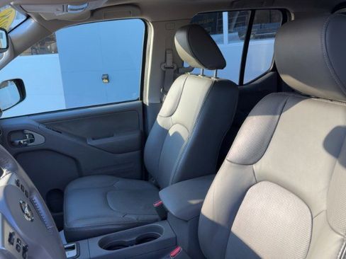 Used 2018 Nissan Frontier SL image 9