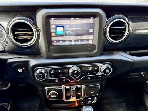 Used 2021 Jeep Wrangler Unlimited Sahara AWD/4WD image 13