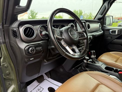 Used 2021 Jeep Gladiator Rubicon w/ Dual Top Group AWD/4WD image 18
