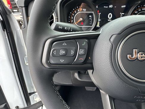 New 2025 Jeep Gladiator Sport image 39