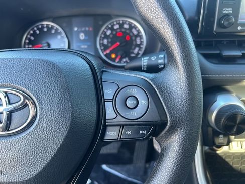 Used 2022 Toyota RAV4 LE image 28