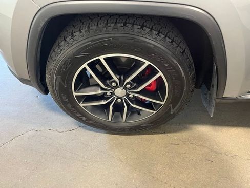 Used 2018 Jeep Grand Cherokee Trailhawk AWD/4WD image 30