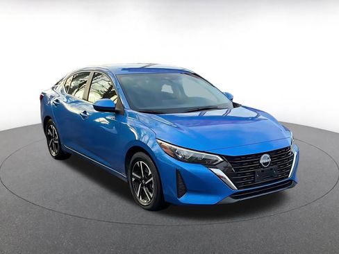 Used 2025 Nissan Sentra SV image 3