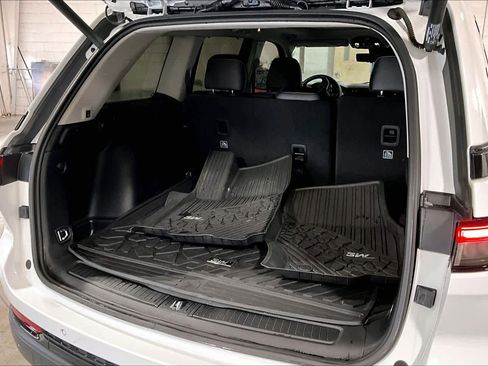 Used 2023 Jeep Grand Cherokee Limited w/ Luxury Tech Group II image 33