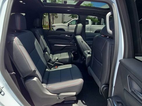 Used 2026 Chevrolet Traverse Z71 w/ Enhanced Driving Package AWD/4WD image 6