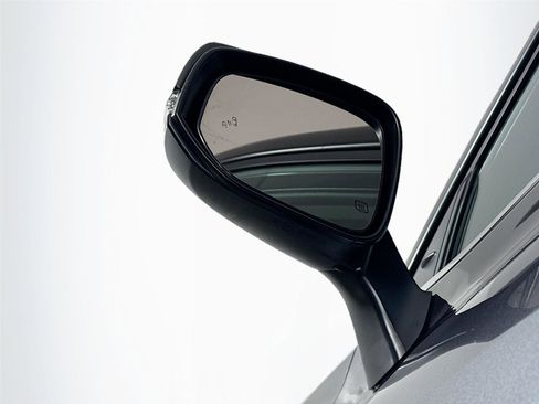 Certified 2025 Toyota Highlander LE image 5