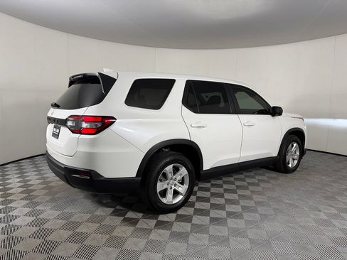 Used 2024 Honda Pilot LX image 7