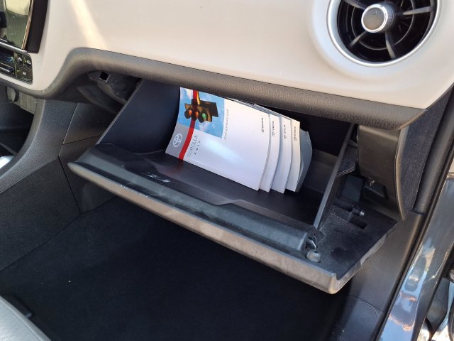 Used 2017 Toyota Corolla LE w/ Carpet Mat Package (TMS) FWD image 44