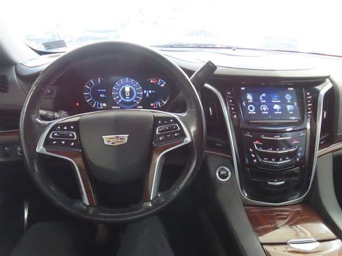 Used 2020 Cadillac Escalade Luxury AWD/4WD image 23