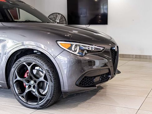 Used 2022 Alfa Romeo Stelvio Veloce AWD/4WD image 3