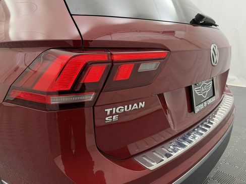 Used 2020 Volkswagen Tiguan SE w/ Panoramic Sunroof Package image 7