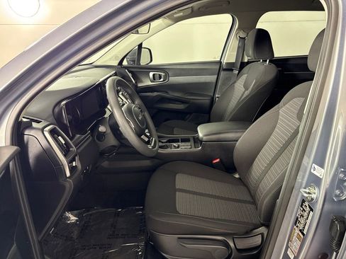 Used 2023 Kia Sorento LX FWD image 28