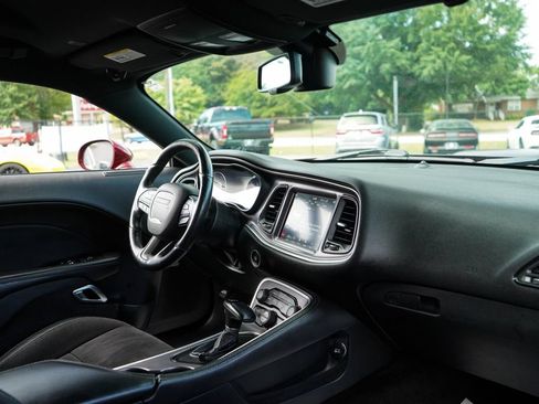 Used 2018 Dodge Challenger R/T Scat Pack RWD image 9