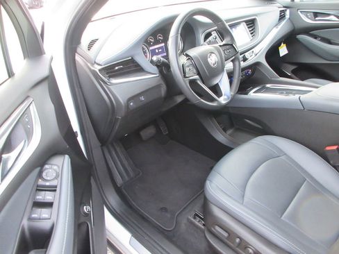 Used 2023 Buick Enclave Essence image 12
