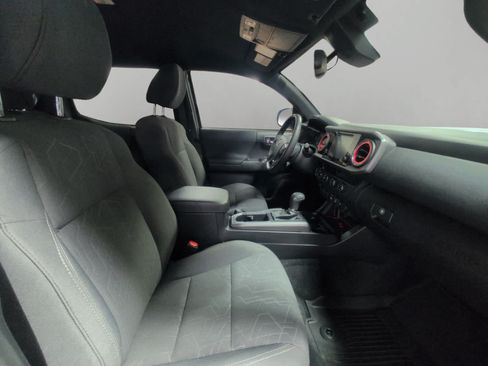 Used 2018 Toyota Tacoma TRD Sport w/ Technology Package AWD/4WD image 15