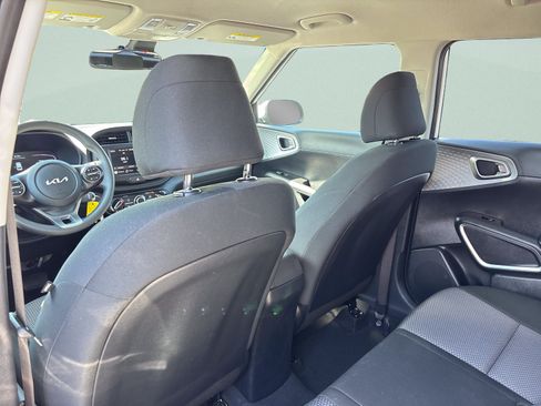 Used 2025 Kia Soul LX w/ LX Technology Package FWD image 16