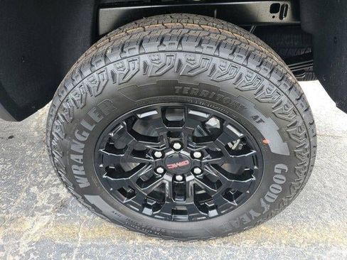 New 2026 GMC Canyon Elevation image 9