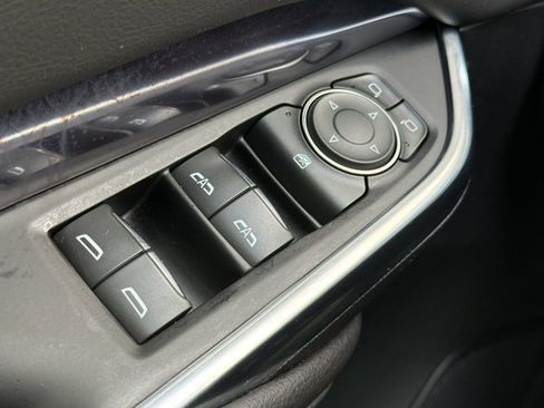 Used 2023 Cadillac XT4 Luxury w/ Cold Weather Package FWD image 28