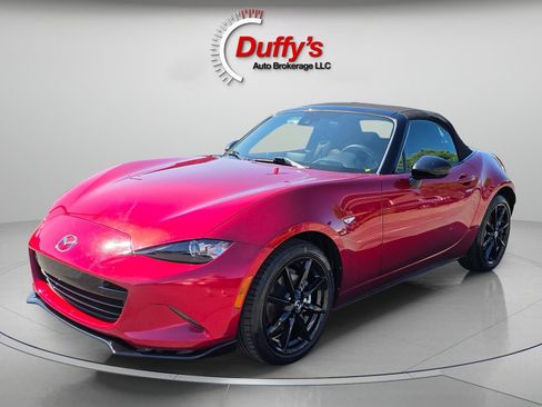 Used 2021 MAZDA MX-5 Miata Club RWD image 17