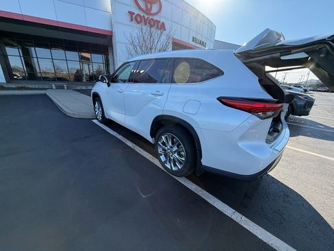 Used 2023 Toyota Highlander Limited image 6
