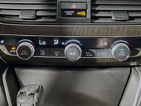 Used 2018 Honda Accord EX image 26
