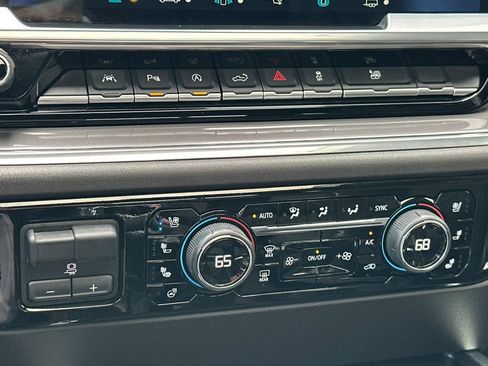 Certified 2023 Chevrolet Silverado 1500 High Country w/ High Country Premium Package AWD/4WD image 28