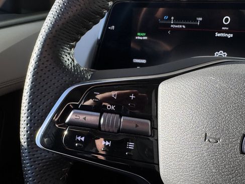 Used 2024 Nissan Ariya AWD image 32