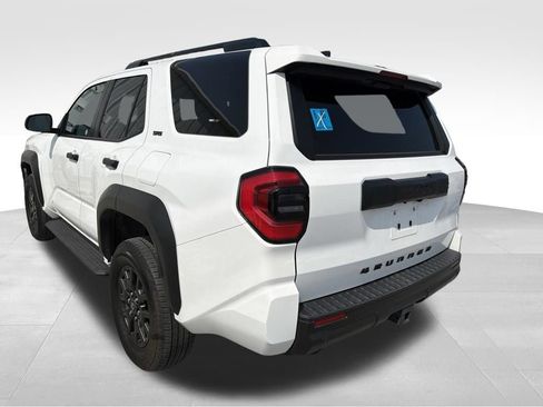 Used 2025 Toyota 4Runner SR5 AWD/4WD image 36