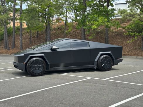 Used 2024 Tesla Cybertruck AWD Crew Cab image 5