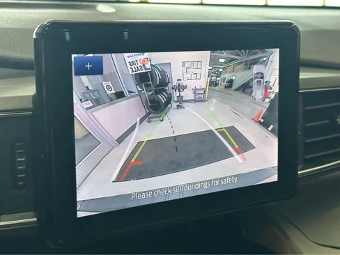 Used 2022 Ford Explorer XLT w/ Equipment Group 202A image 27