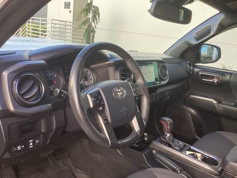 Used 2018 Toyota Tacoma TRD Sport w/ Technology Package image 13