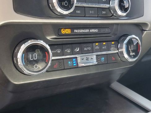Used 2022 Ford F250 Lariat w/ Lariat Ultimate Package AWD/4WD image 29
