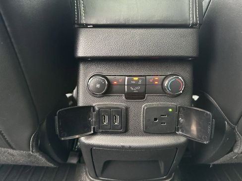 Used 2018 Ford Explorer Platinum image 28