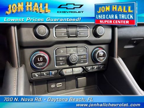 Used 2024 Chevrolet Suburban High Country AWD/4WD image 32