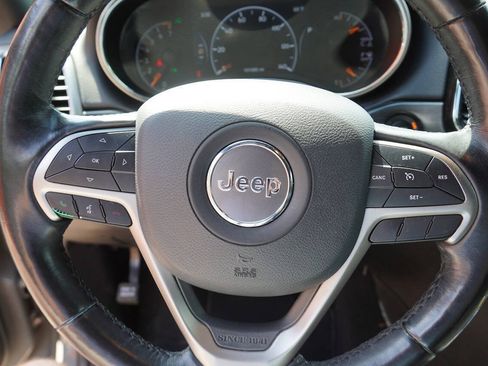 Used 2021 Jeep Grand Cherokee Laredo X AWD/4WD image 18