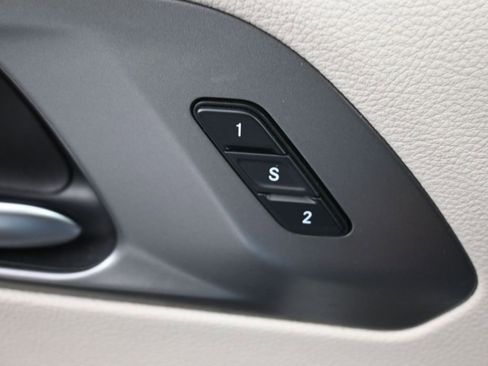 Used 2023 Chrysler Pacifica Touring-L FWD image 24