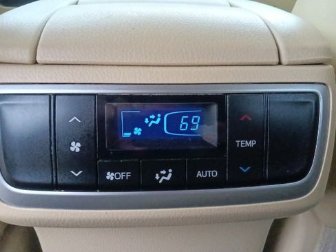 Used 2015 Toyota Highlander XLE image 28