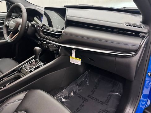 New 2026 Jeep Compass Latitude image 18