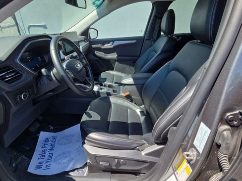 Used 2025 Ford Escape Platinum AWD/4WD image 17
