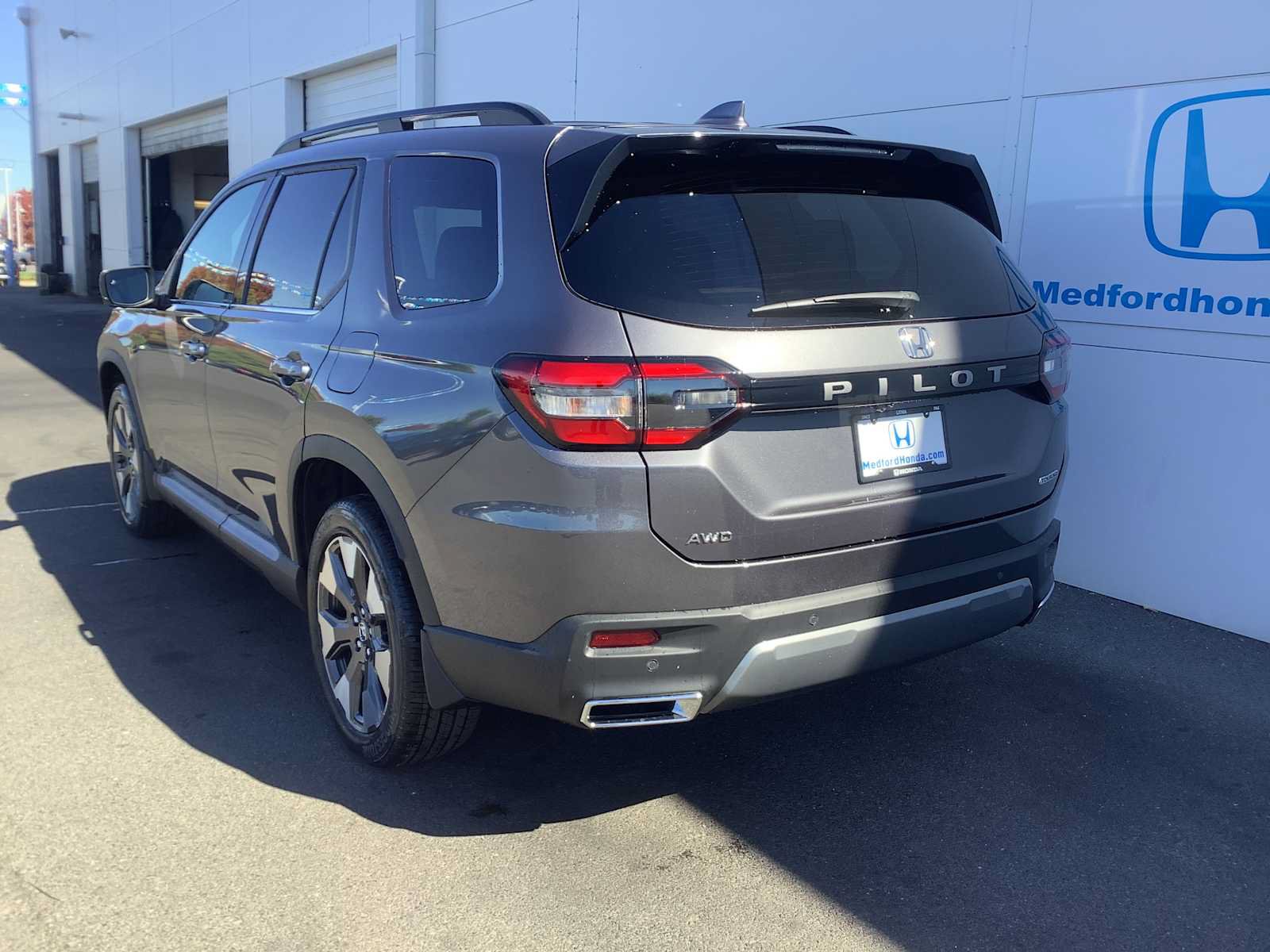 New 2026 Honda Pilot Touring image 4