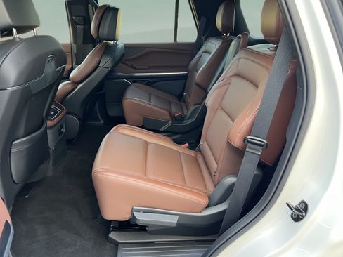 Certified 2025 Lincoln Navigator Reserve AWD/4WD image 21