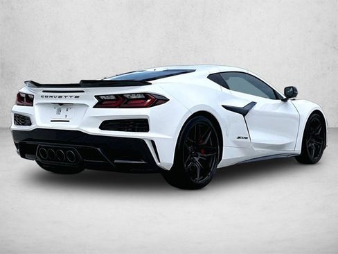 Used 2025 Chevrolet Corvette Z06 RWD image 2
