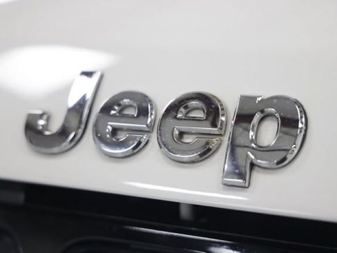 Used 2018 Jeep Grand Cherokee Summit AWD/4WD image 4