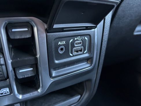 Used 2025 Jeep Wrangler Unlimited Rubicon image 41