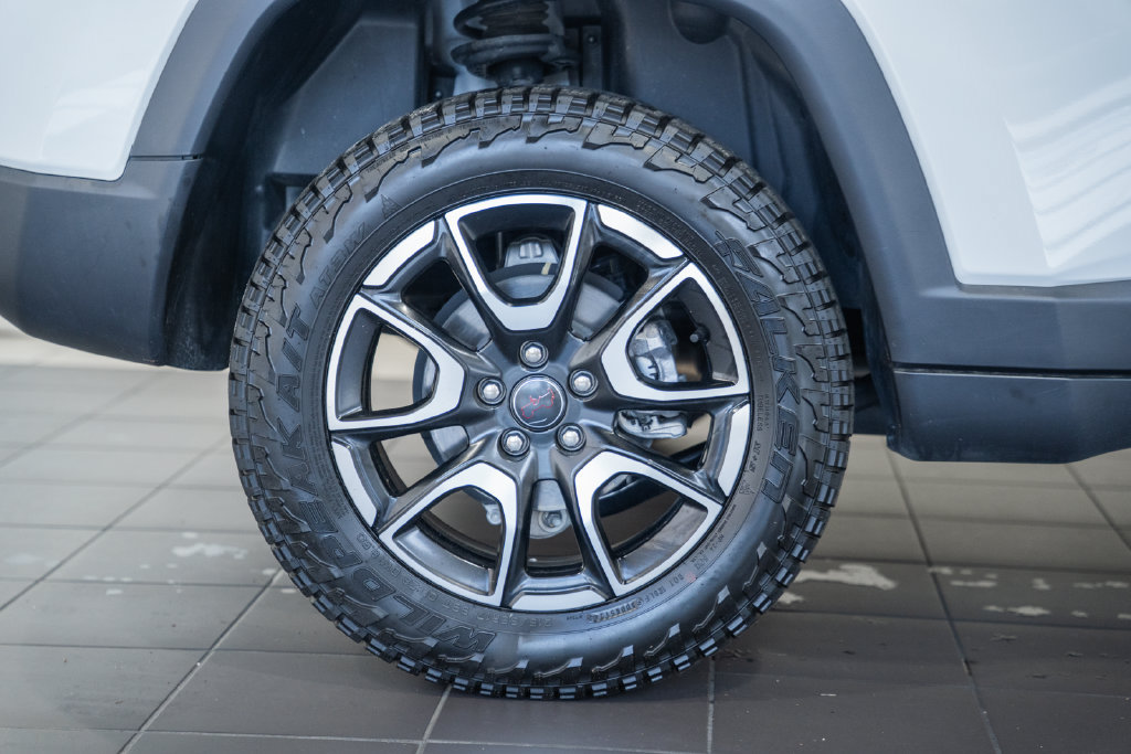 Certified 2025 Jeep Compass Trailhawk AWD/4WD image 19