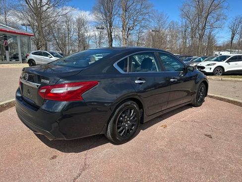 Used 2018 Nissan Altima 2.5 S w/ S Convenience Package image 5