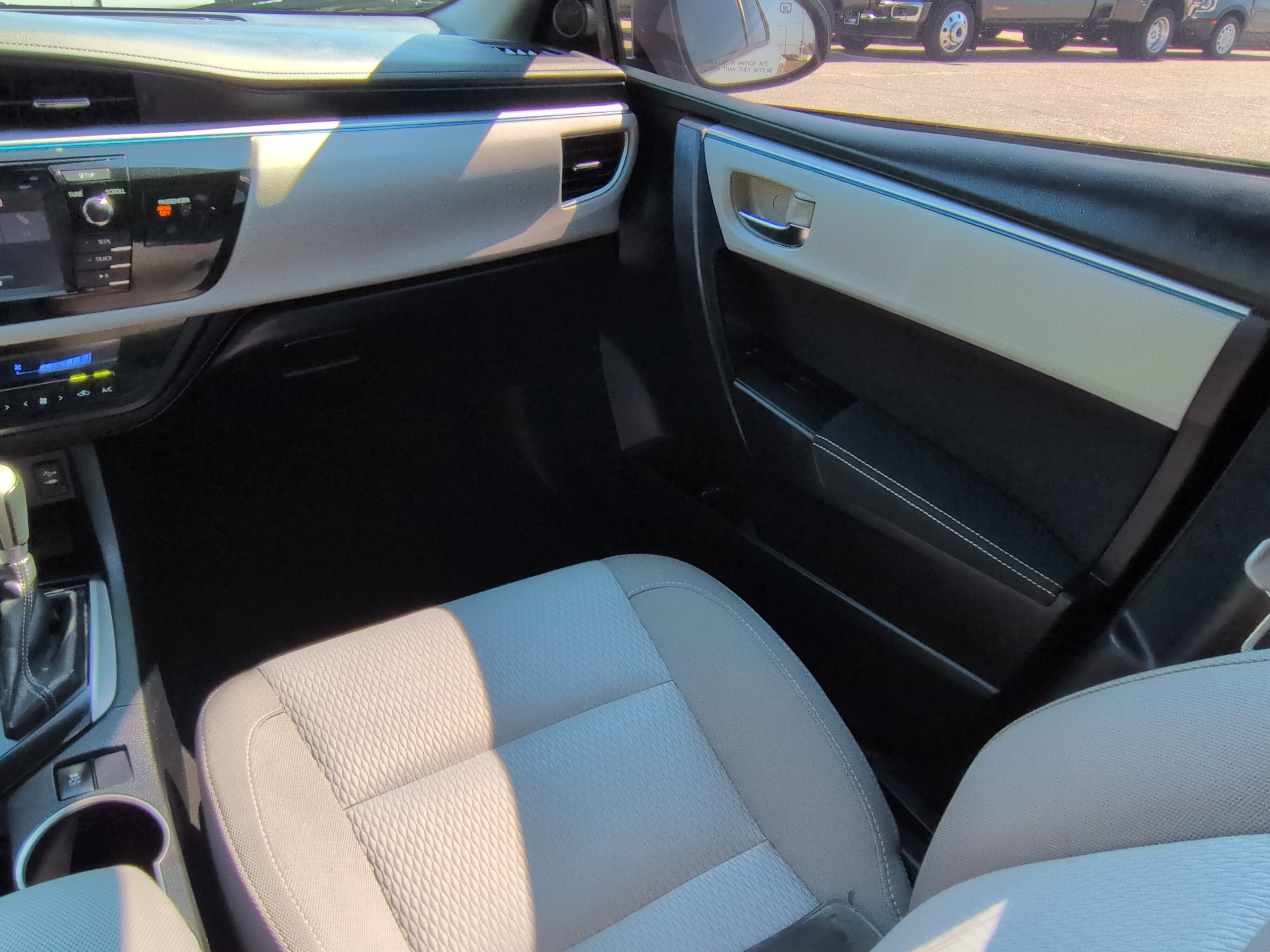Used 2016 Toyota Corolla LE FWD image 14
