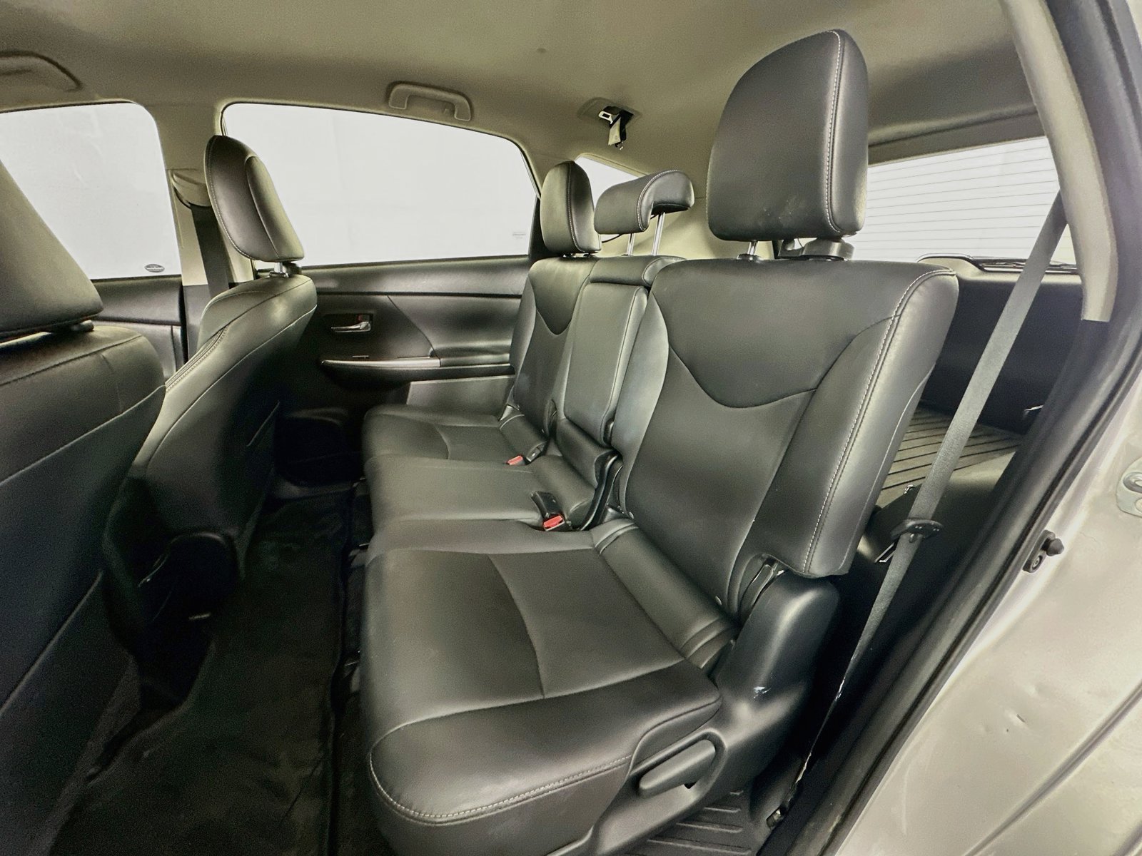 Used 2015 Toyota Prius V Five FWD image 24