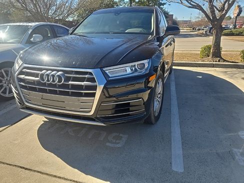 Used 2020 Audi Q5 2.0T Premium w/ Convenience Package image 1