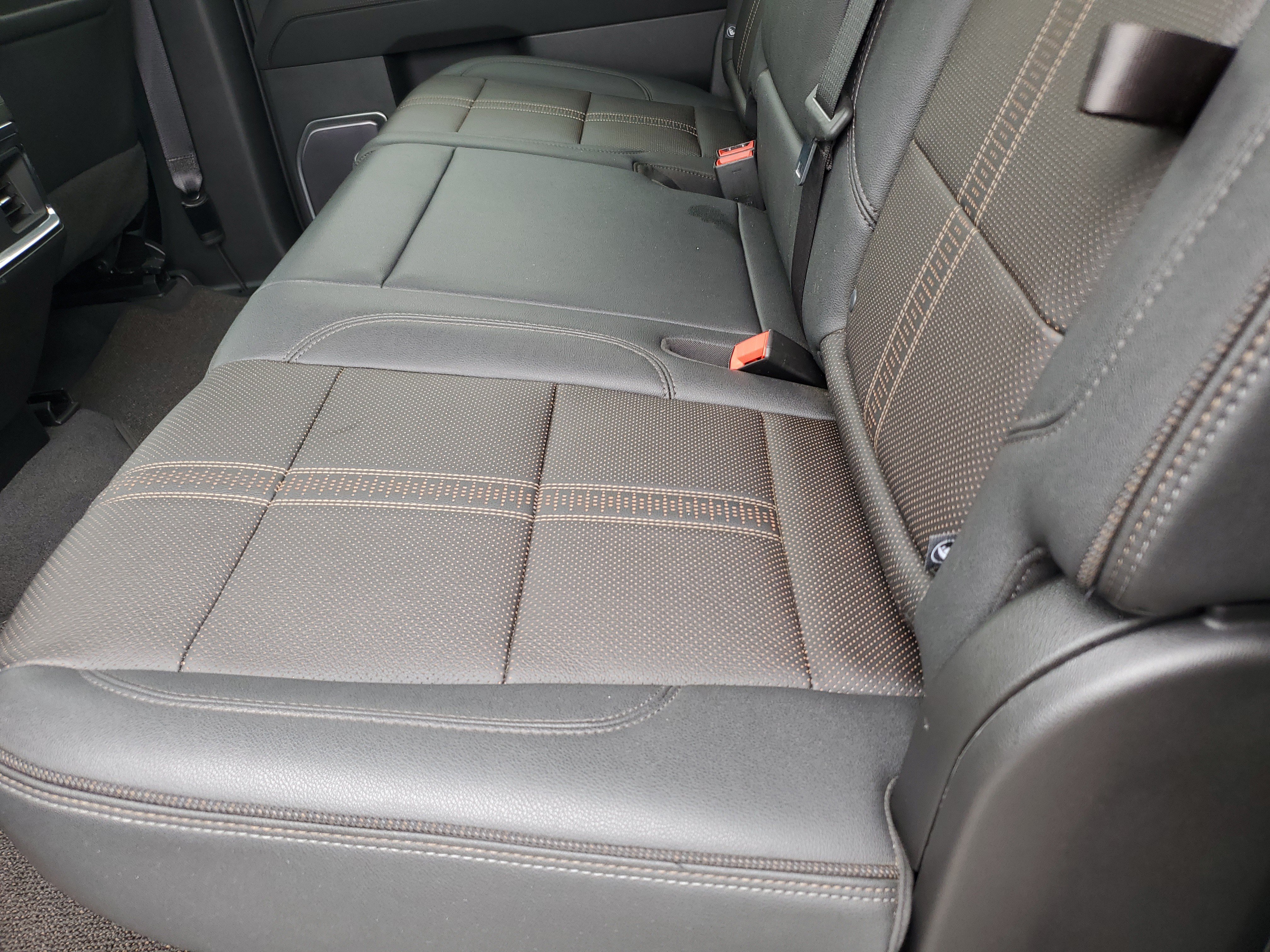 Used 2024 Chevrolet Silverado 2500 High Country w/ Technology Package AWD/4WD image 15